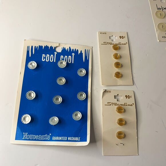 Vintage Sewing Buttons Carded Lot La Petite Streamline Costumakers Le Chic - Picture 3 of 7